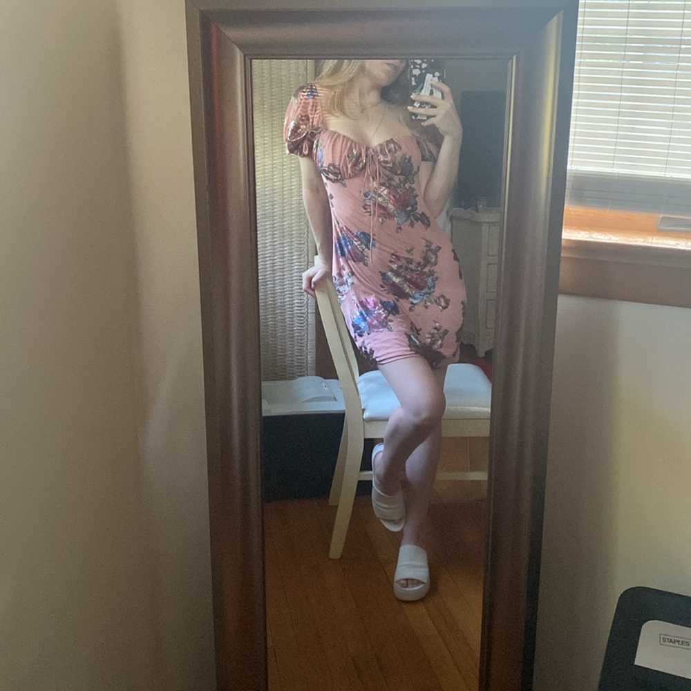 Superdown pink puffy sleeve floral dress
